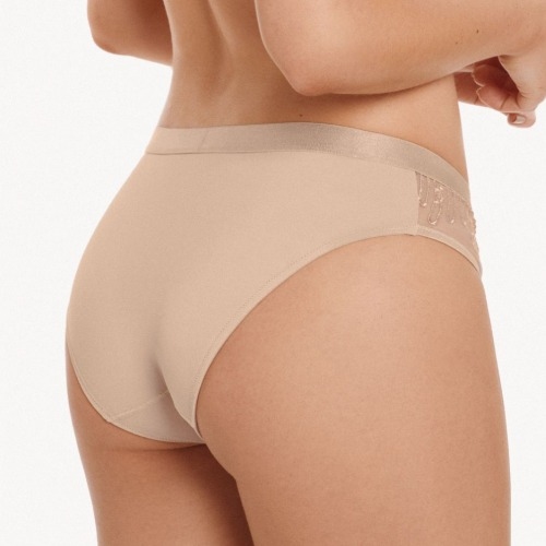 Lisca Ivonne brown brief