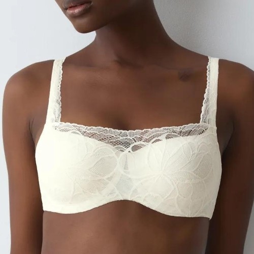 Triumph Body Make-Up Illusion Lace ecru white padded bra