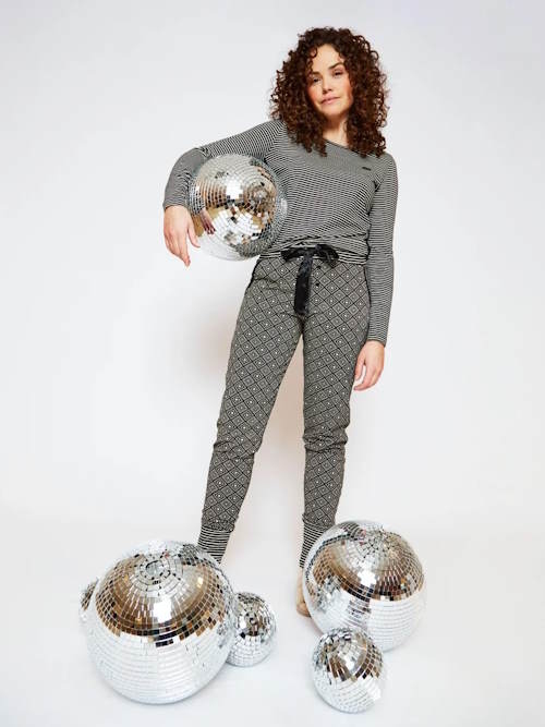 Charlie Choe Goes Retro black/ivory sleep shirt Charlie Choe Goes Retro black/ivory sleep shirt